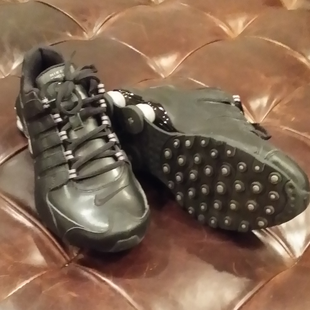 Nike women’s running sneakers Shox NZ Black